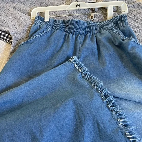 Blue Wide-Leg Women Chambray Cotton Light Weight Cropped Pants - Picture 10 of 10